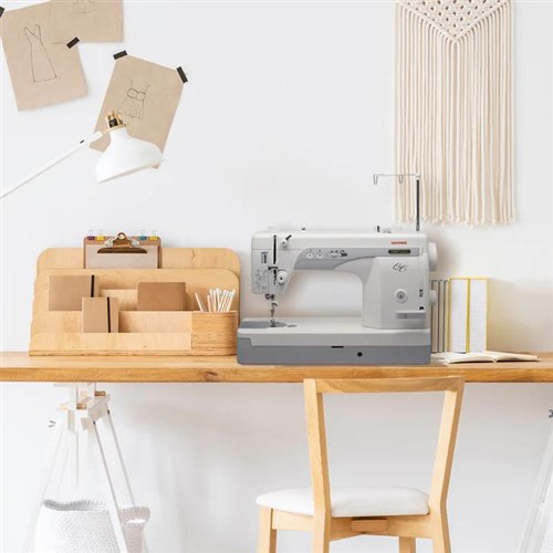 Janome 1600P‐QC Machine