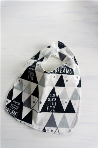Easy Baby Bib Sewing Pattern & Sewing Tutorial
