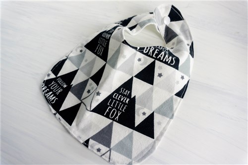 Easy Baby Bib Sewing Pattern & Sewing Tutorial