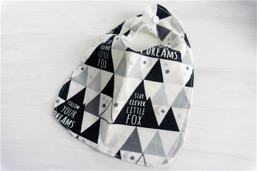 Easy Baby Bib Sewing Pattern & Sewing Tutorial