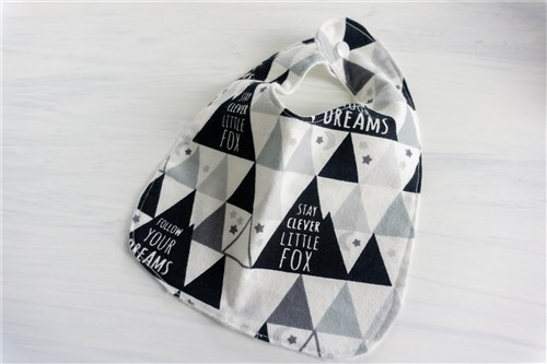 Easy Baby Bib Sewing Pattern & Sewing Tutorial
