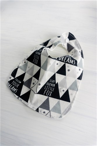Easy Baby Bib Sewing Pattern & Sewing Tutorial