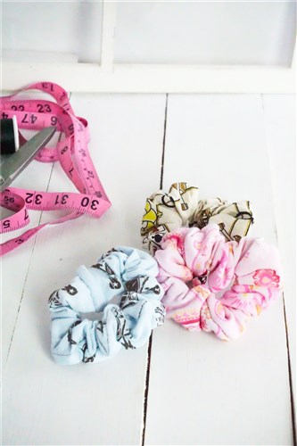 EASY Scrunchie Sewing Pattern & Sewing Tutorial