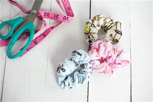EASY Scrunchie Sewing Pattern & Sewing Tutorial