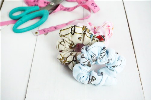 EASY Scrunchie Sewing Pattern & Sewing Tutorial