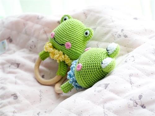 Crochet Frog rattleteether PDF Sewing Pattern