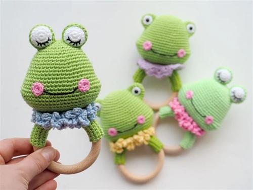 Crochet Frog rattleteether PDF Sewing Pattern