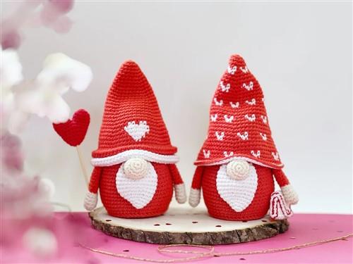 Crochet Valentines Gnome