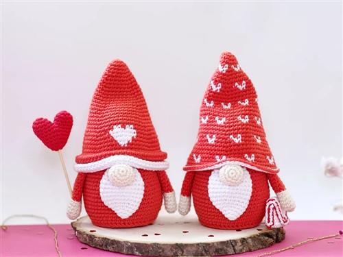 Crochet Valentines Gnome