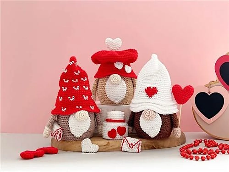 Crochet Valentines Gnome PDF Sewing Pattern