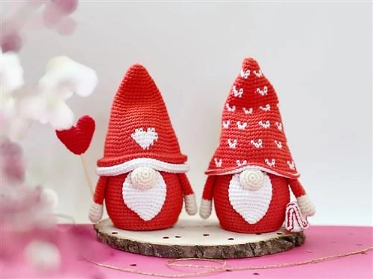 Crochet Valentines Gnome