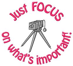 Camera Focus - 5x7 focu beginner-friendly embroidery design for reusable tote bags