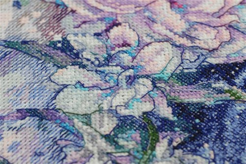 Cross-stitch Kit White Legends