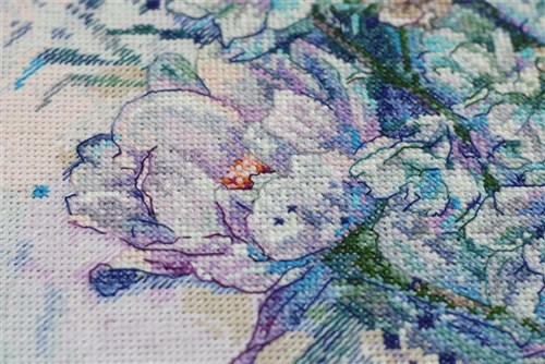 Cross-stitch Kit White Legends