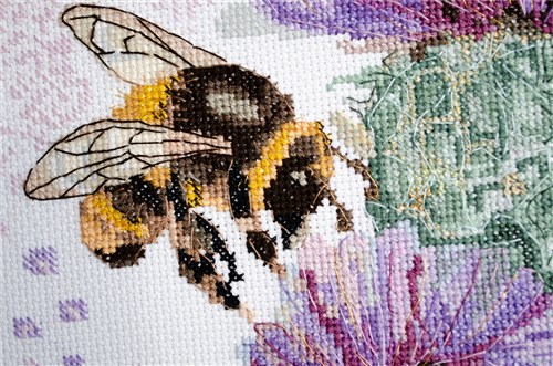 Hunting For Nectar Cross Stitch Kit