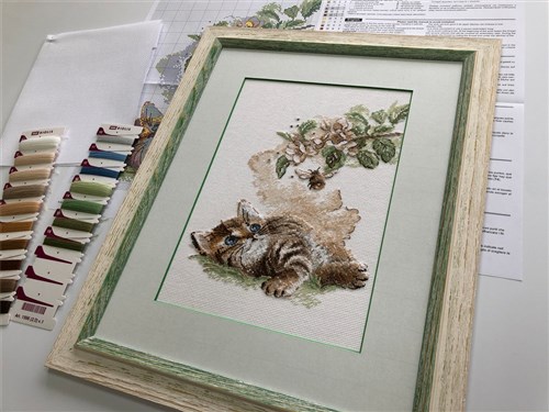 Flight Of The Bumblebee Cross Stitch Kit