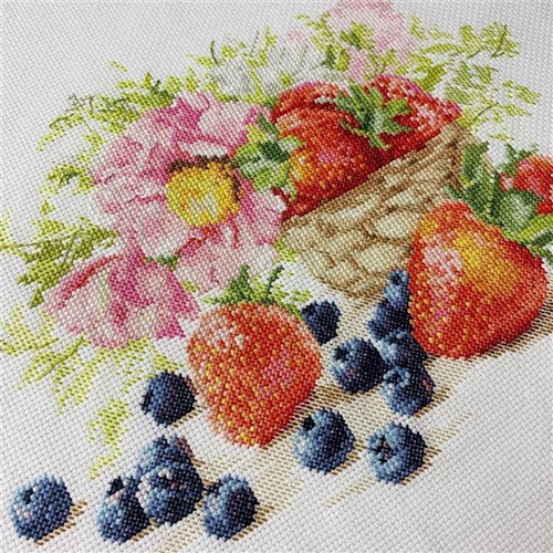 Strawberries Cross Stitch Kit