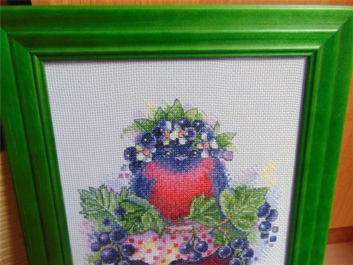 Singing Currant Cross Stitch Kit