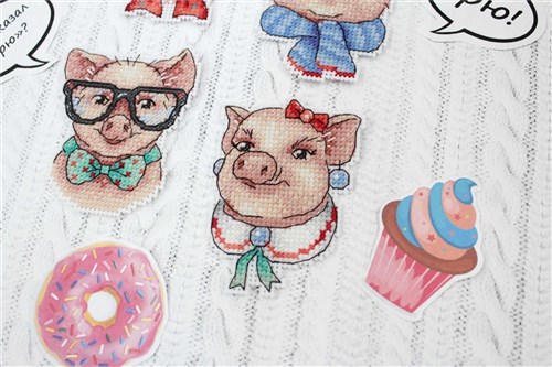 Cute Piggies Plastic Canvas Cross Stitch Kit