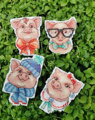 Cute Piggies Plastic Canvas Cross Stitch Kit