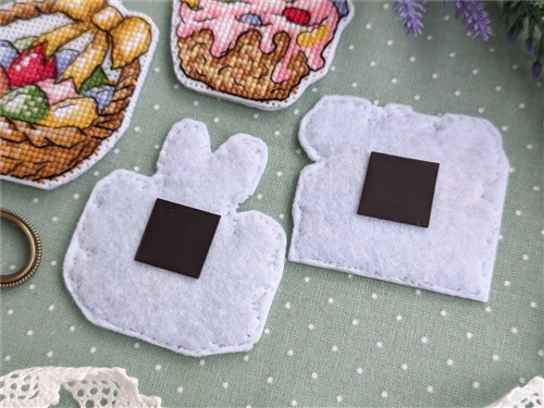 Easter Magnets Plastic Canvas Cross Stitch Kit