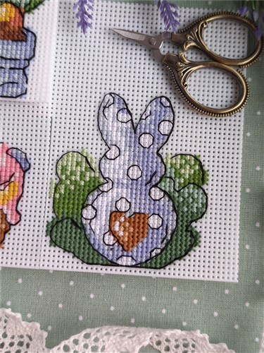 Easter Magnets Plastic Canvas Cross Stitch Kit