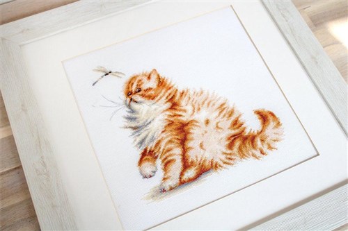 Kitten with a dragonfly B2270L Counted Cross-Stitch Kit