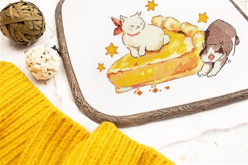 Eating Sleeping Stretching L8811 Counted Cross Stitch Kit