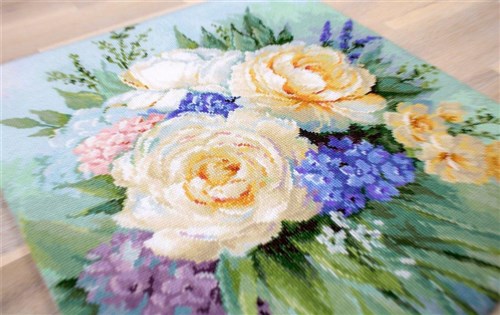 Floral bouquet B2370L Counted Cross-Stitch Kit