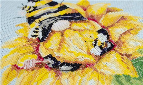 Counted Cross-stitch kit - Beekeeper AH-184