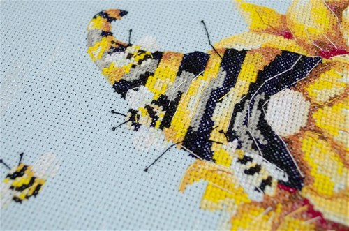 Counted Cross-stitch kit - Beekeeper AH-184