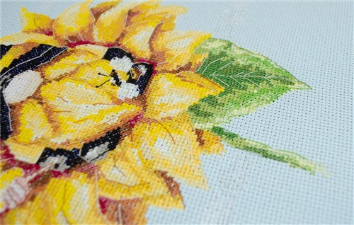 Counted Cross-stitch kit - Beekeeper AH-184