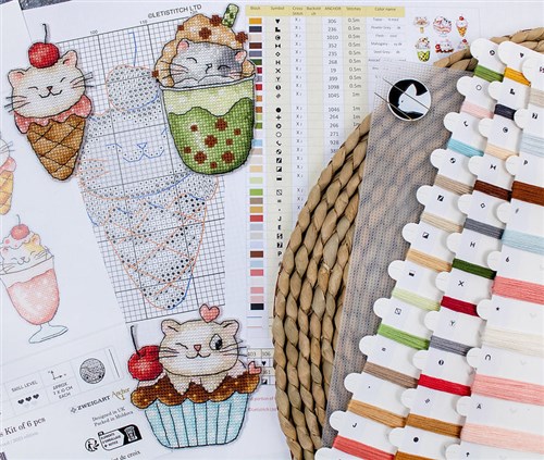 Summer Kitties Kit L8089 Counted Cross Stitch Kit