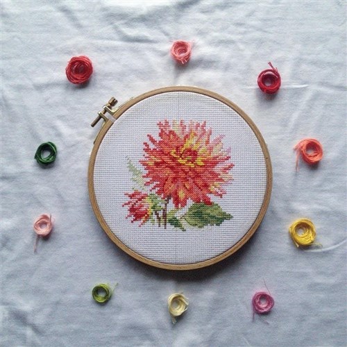 Dahlia 0-139 Counted Cross-Stitch Kit