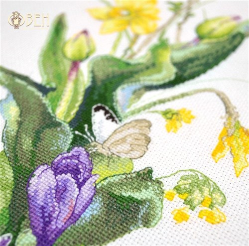 Brave Bumblebee 1015 Counted Cross Stitch Kit