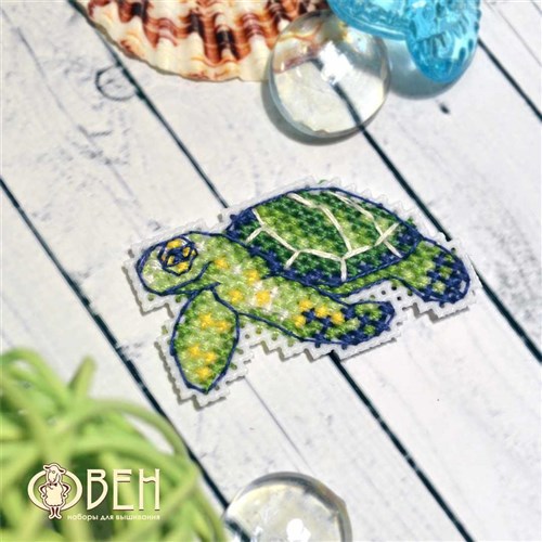 Badge-turtle 1097 Plastic Canvas Counted Cross Stitch Kit