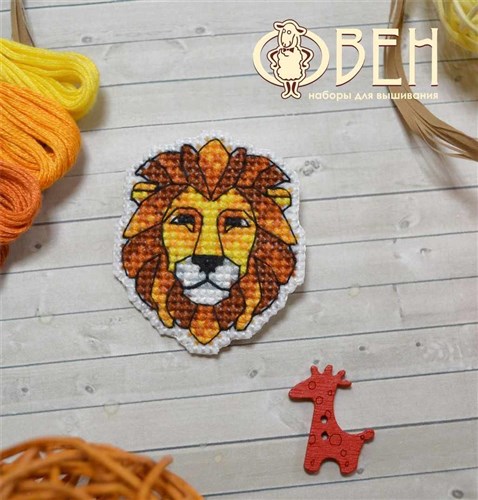 Badge-Lion 1170 Plastic Canvas Counted Cross Stitch Kit