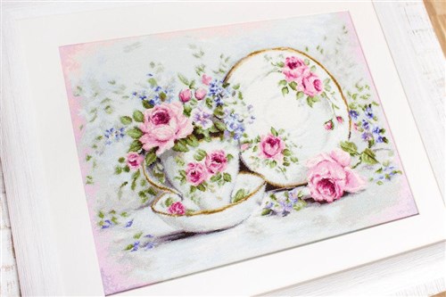 Trio & Blooms  B2318L Counted Cross-Stitch Kit