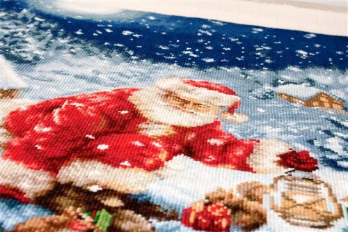 Santa Claus B577L Counted Cross-Stitch Kit