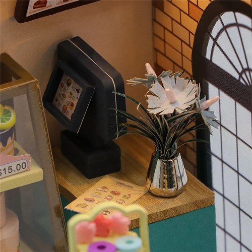 Miniature Wizardi Roombox Kit - Dessert Cafe