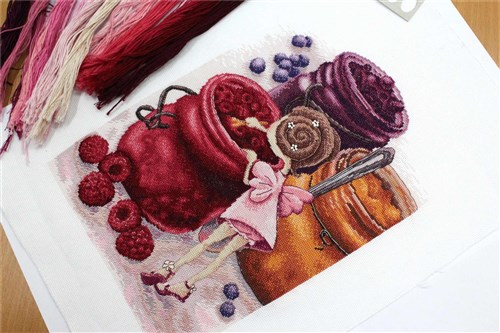 Fairy with Jam HB-610 / SNV-610 Counted Cross Stitch Kit