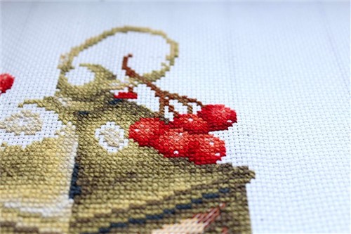 Winter Warmth HB-685 / SNV-685 Counted Cross Stitch Kit