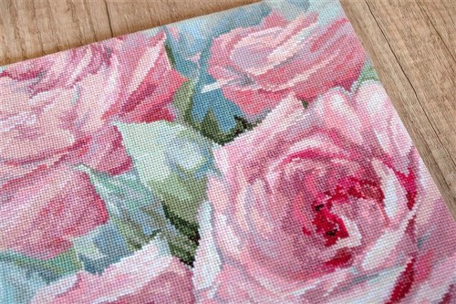 Counted Cross Stitch Kit Pale Pink Roses Leti928