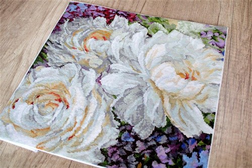 Counted Cross Stitch Kit White Roses Leti930
