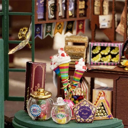 Miniature Wizardi Roombox Kit - Magic Shop Dollhouse Kit
