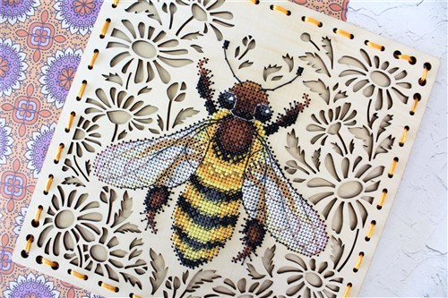 In The Daisy Field Yellow Bee O-017 Counted Cross Stitch Kit on Plywood