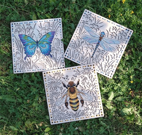 In The Daisy Field Yellow Bee O-017 Counted Cross Stitch Kit on Plywood