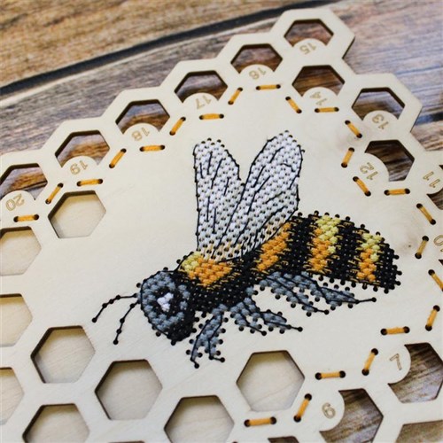 Bee plywood organiser O-025