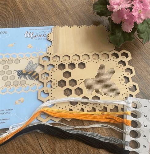 Bee plywood organiser O-025