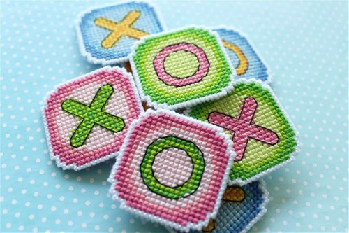 Tic-Tac-Toe magnets P-277 / SR-277 Plastic Canvas Counted Cross Stitch Kit